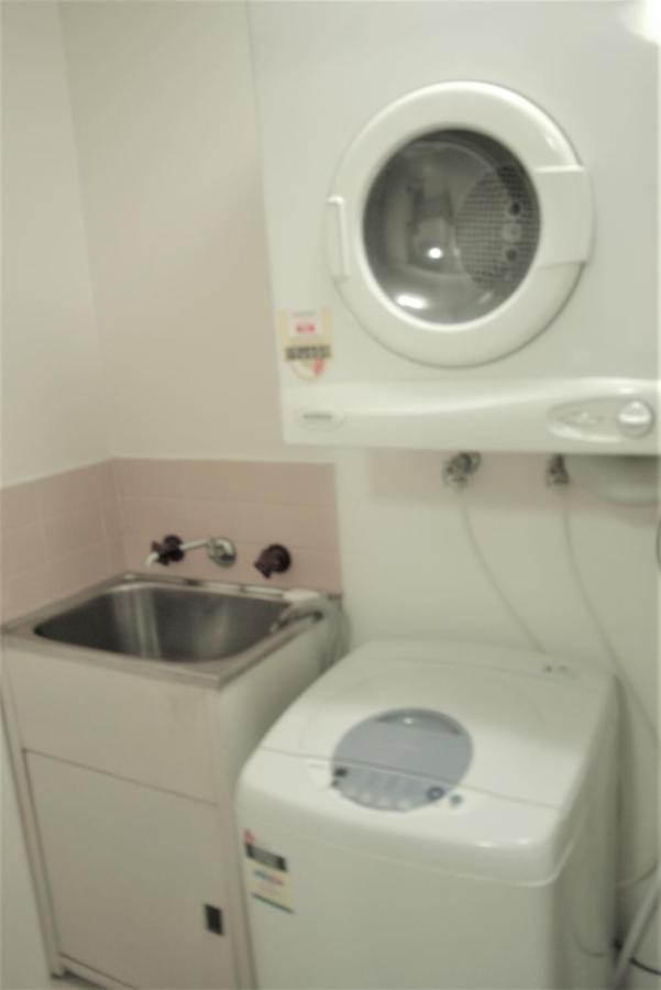 Accommodation Sydney - Kent Street Sydney Cbd Top Floor 2 Bedroom Apartment With Balcony Exterior photo